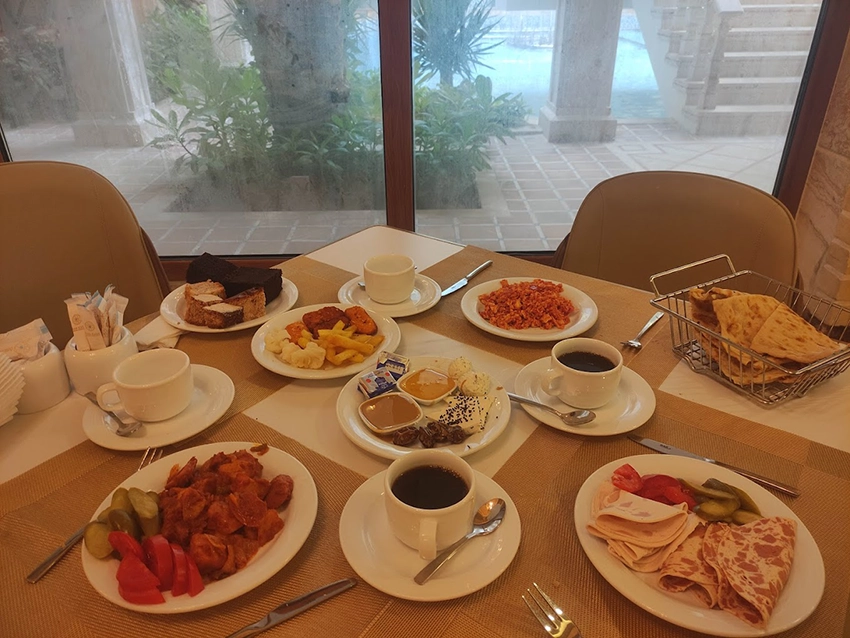 صبحانه هتل امیرکبیر کیش